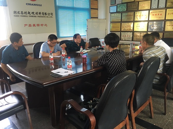 市經(jīng)信委領(lǐng)導來(lái)湖北昌利公司座談，調研金剛石工具產(chǎn)業(yè)發(fā)展情況